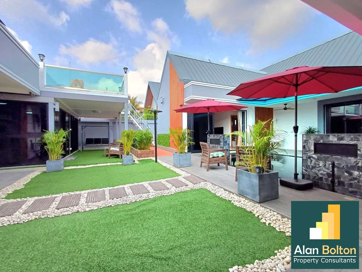Spacious Pool Villa 5 bedrooms 5 bathrooms in East Pattaya for Sale photo 6