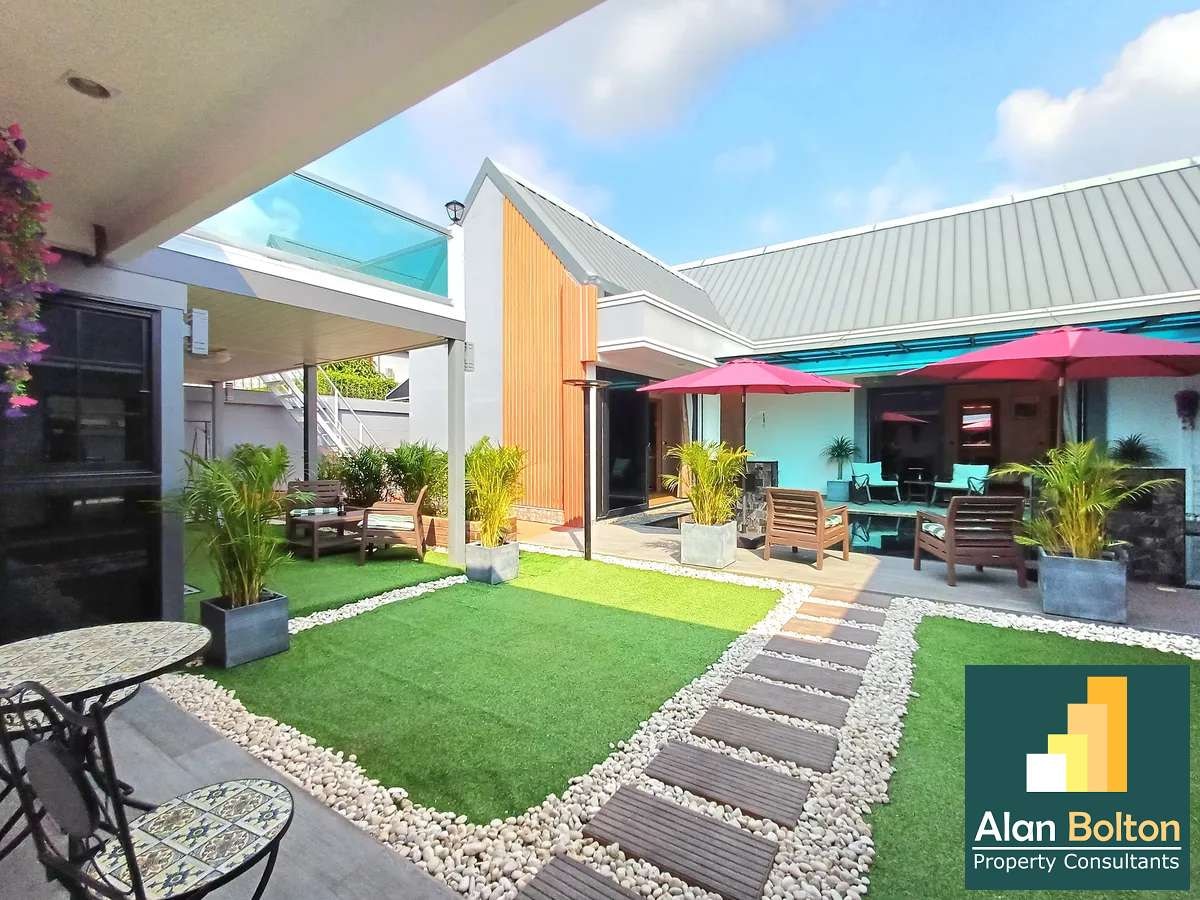 Spacious Pool Villa 5 bedrooms 5 bathrooms in East Pattaya for Sale photo 3