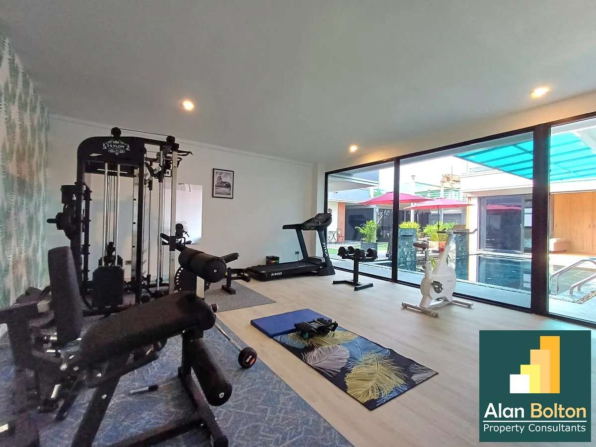 Spacious Pool Villa 5 bedrooms 5 bathrooms in East Pattaya for Sale photo 18