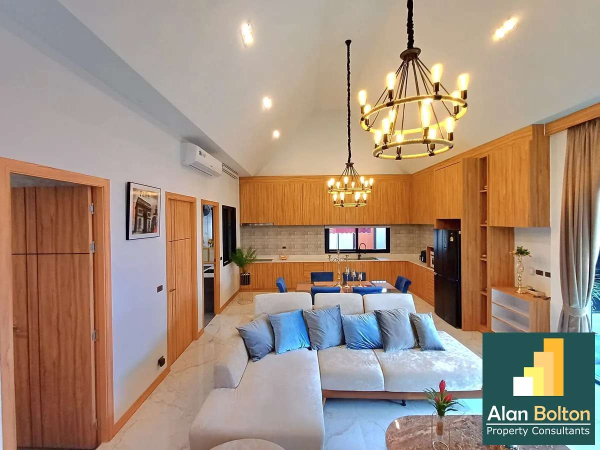 Spacious Pool Villa 5 bedrooms 5 bathrooms in East Pattaya for Sale photo 8