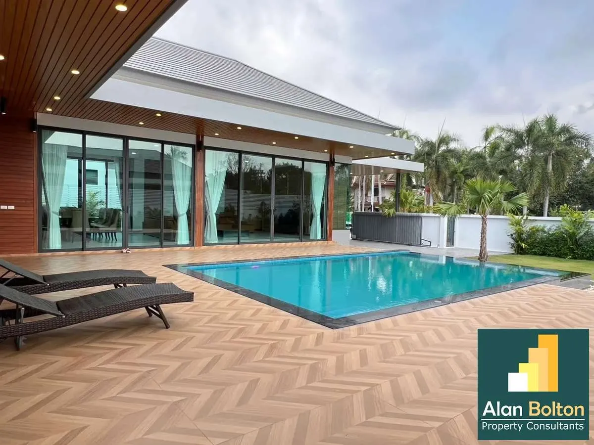 Private pool villa for rent 3 Bedrooms 3 Bathrooms in East Pattaya