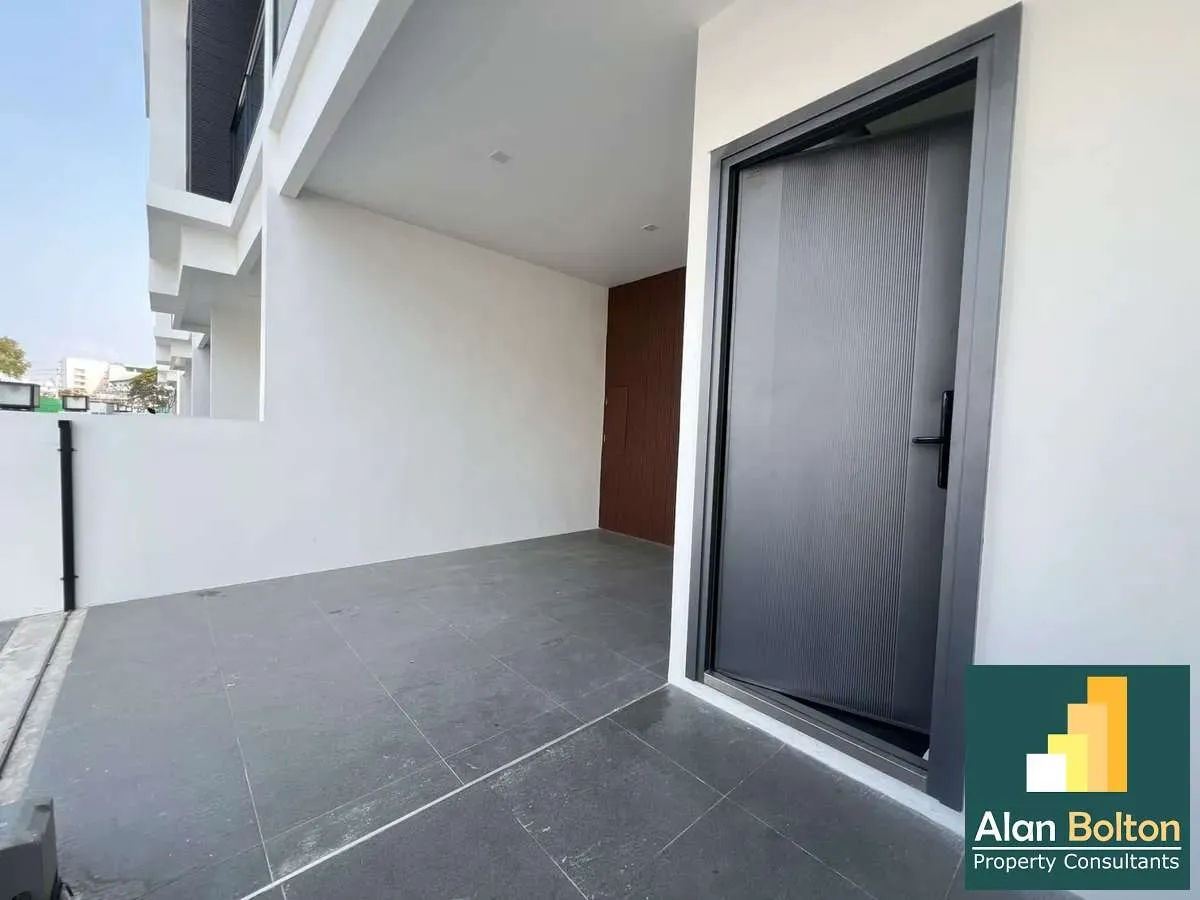 4 Bedrooms 3 Bathrooms in East Pattaya photo 2