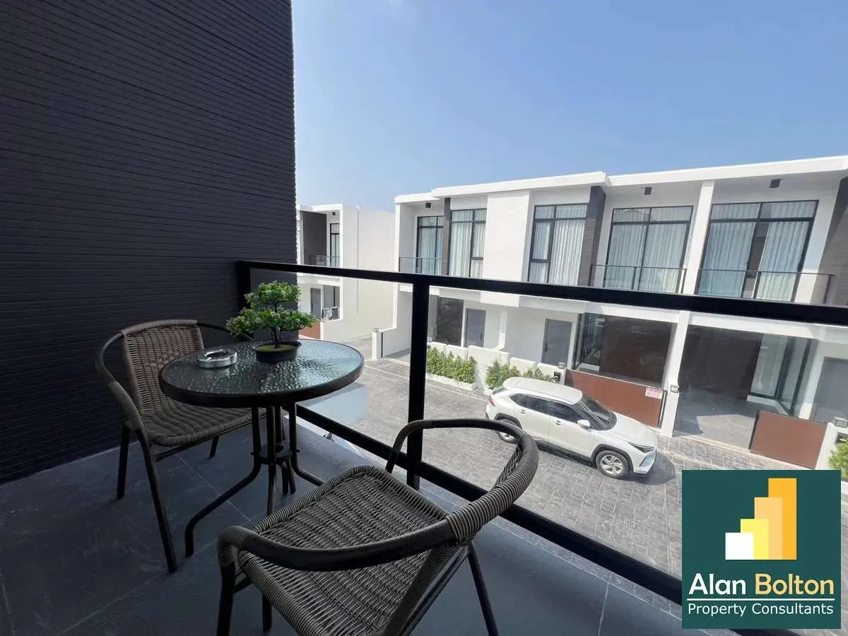 4 Bedrooms 3 Bathrooms in East Pattaya photo 13