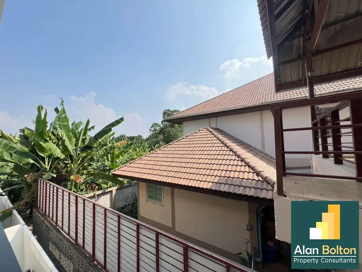 4 Bedrooms 3 Bathrooms in East Pattaya photo 17
