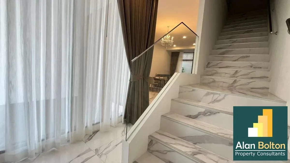 4 Bedrooms 3 Bathrooms in East Pattaya photo 4
