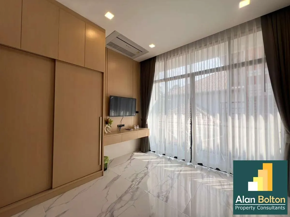 4 Bedrooms 3 Bathrooms in East Pattaya photo 7