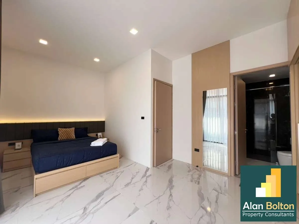 4 Bedrooms 3 Bathrooms in East Pattaya photo 8