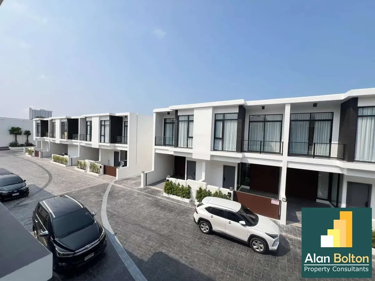 4 Bedrooms 3 Bathrooms in East Pattaya photo 10