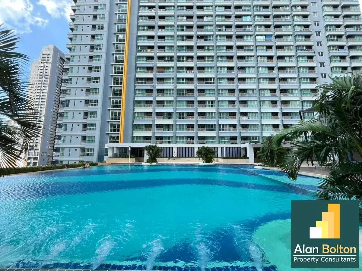 Balcony with pool access 1 Bedroom 1 Bathroom in Jomtien photo 2