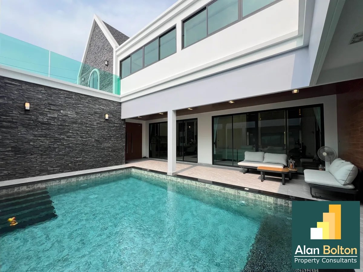 Luxury pool villa 4 Bedrooms 7 Bathrooms in East pattaya