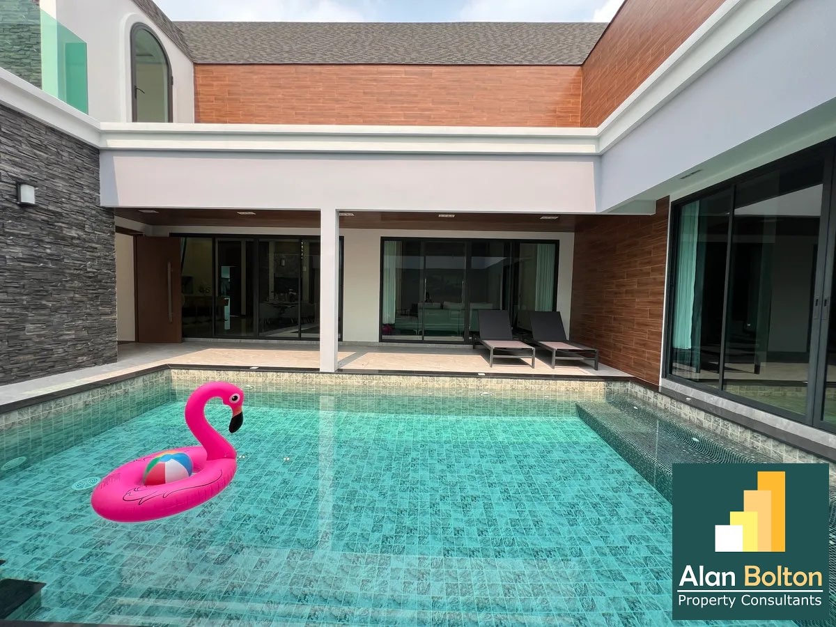 Pool villa for sale 4 Bedrooms 6 Bathrooms in East Pattaya photo 14