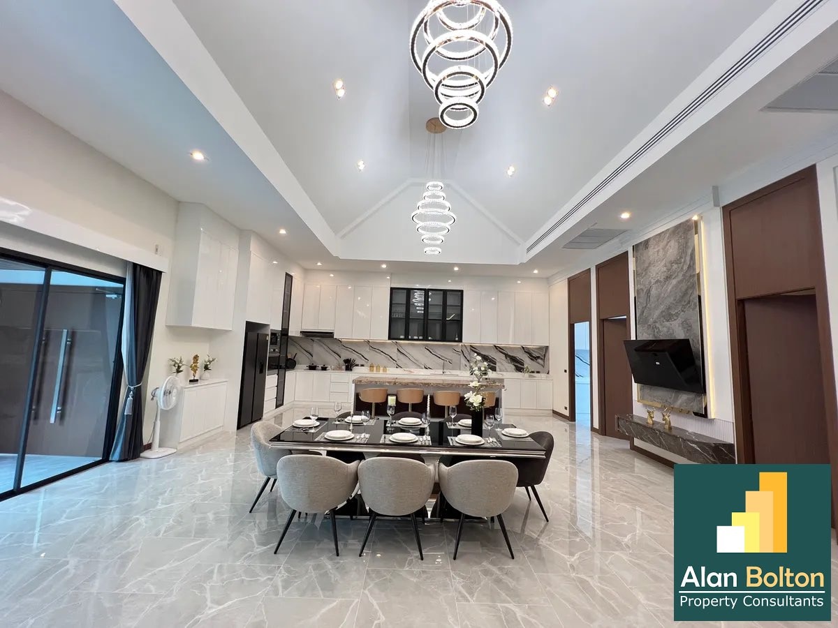 Pool villa for sale 4 Bedrooms 6 Bathrooms in East Pattaya photo 21
