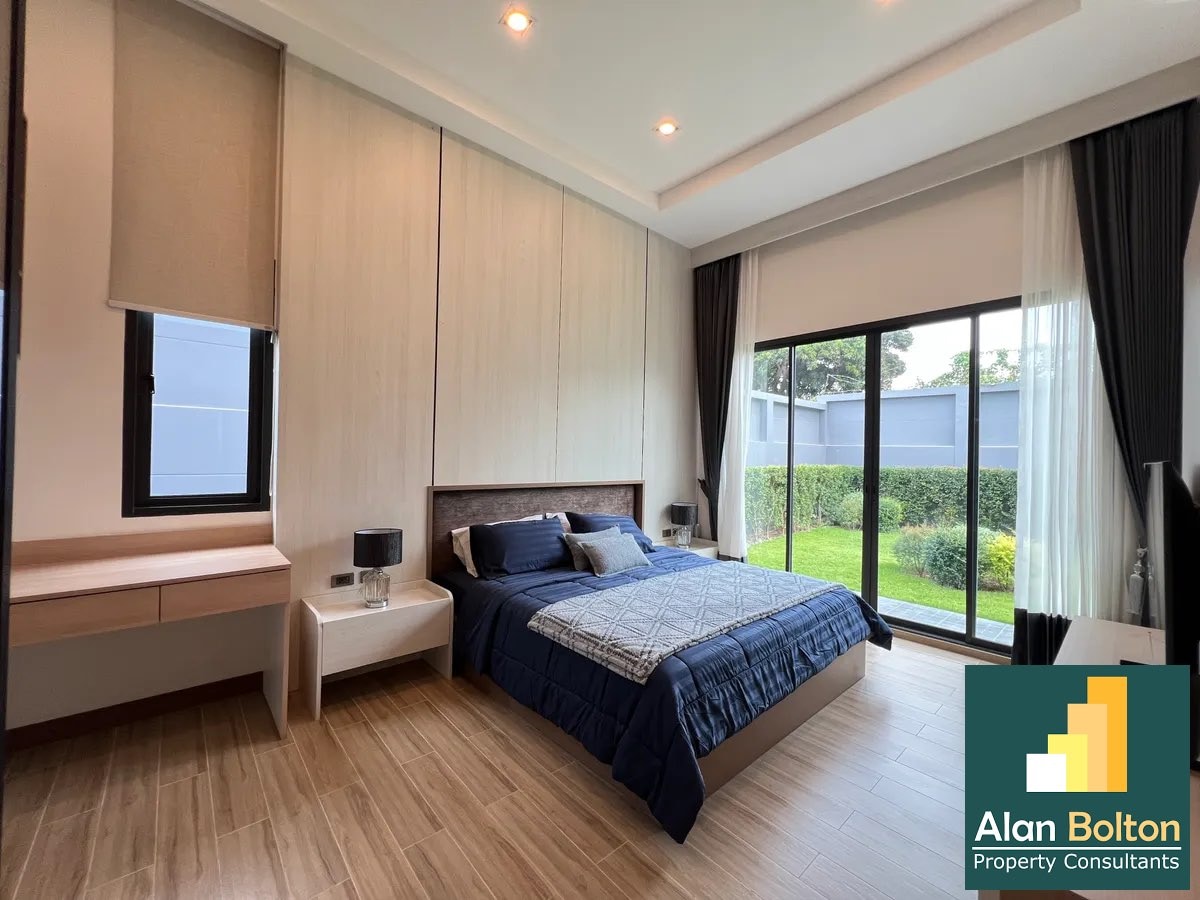 Pool villa for sale 4 Bedrooms 6 Bathrooms in East Pattaya photo 7