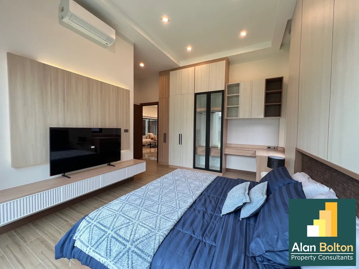 Pool villa for sale 4 Bedrooms 6 Bathrooms in East Pattaya photo 6