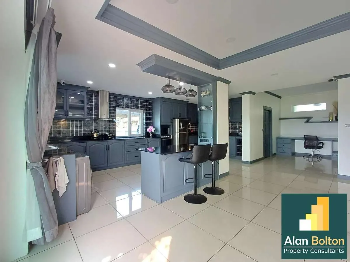 Specious Single Detached House 3 bedrooms 4 bathrooms near Motorway 7 for Sale photo 9