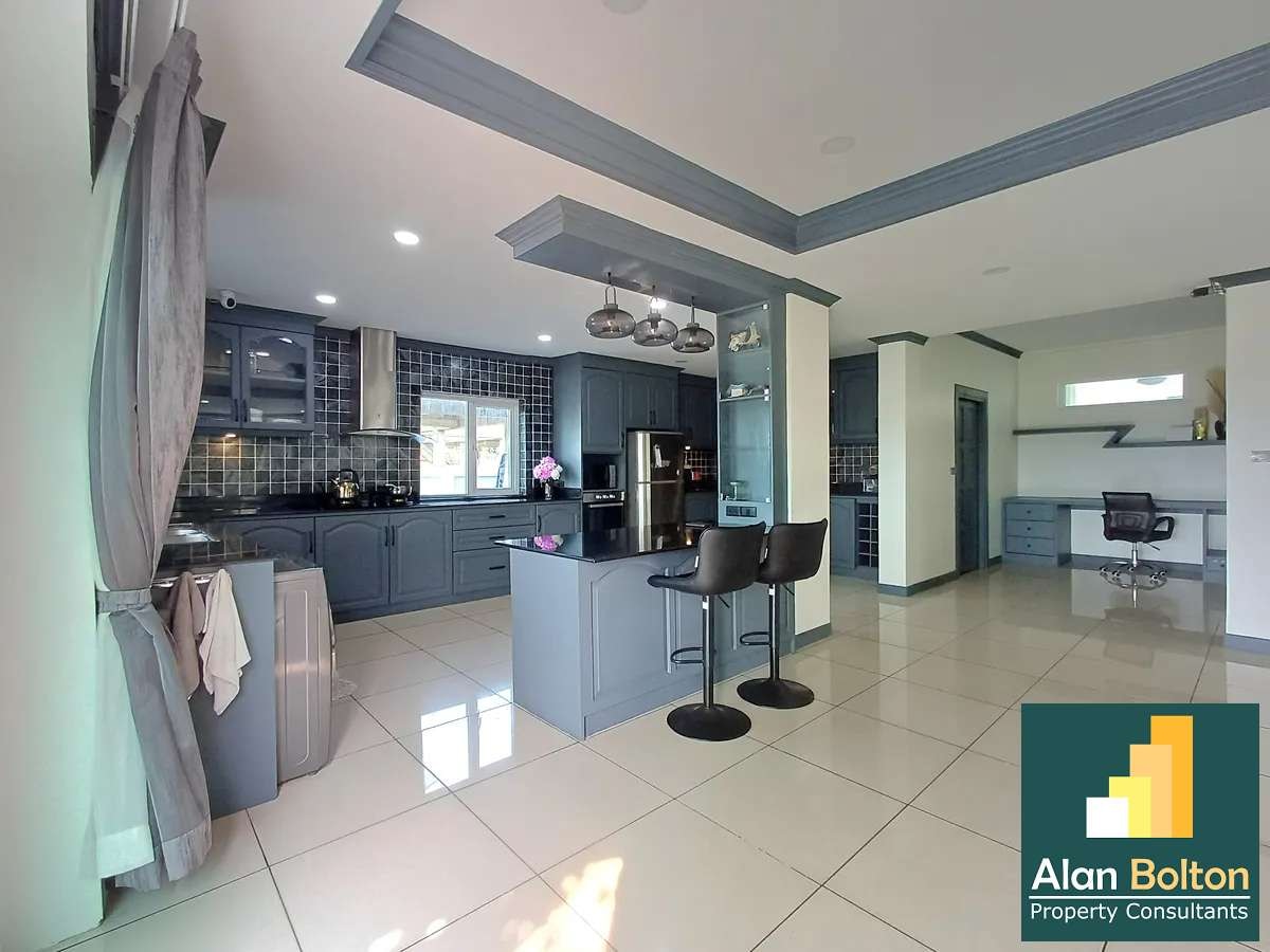 Specious Single Detached House 3 bedrooms 4 bathrooms near Motorway 7 for Sale photo 9