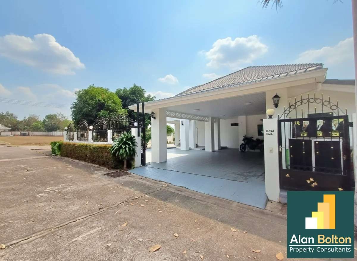 Specious Single Detached House 3 bedrooms 4 bathrooms near Motorway 7 for Sale photo 3