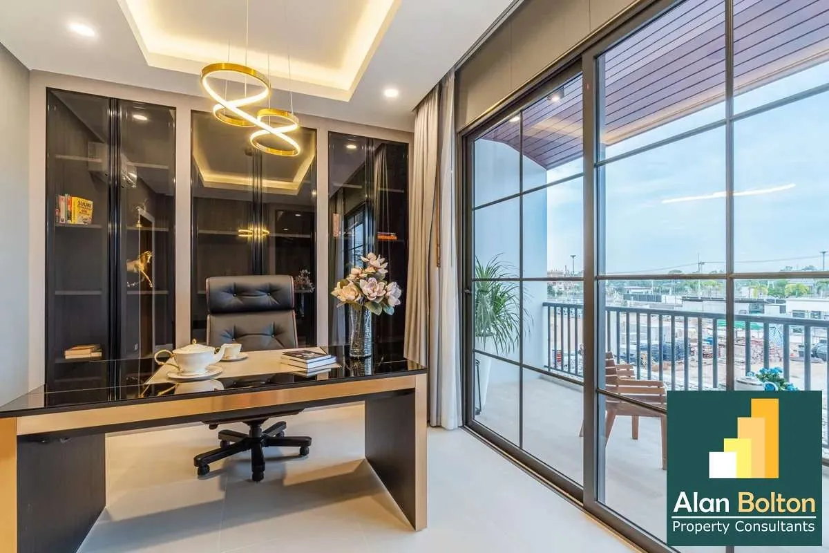 Newly Built 5-Bedroom Private Pool Villa, East Pattaya photo 11