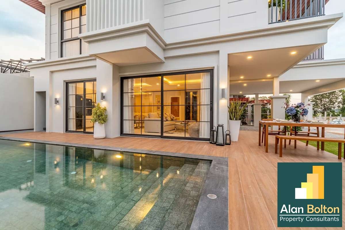 Newly Built 5-Bedroom Private Pool Villa, East Pattaya photo 2