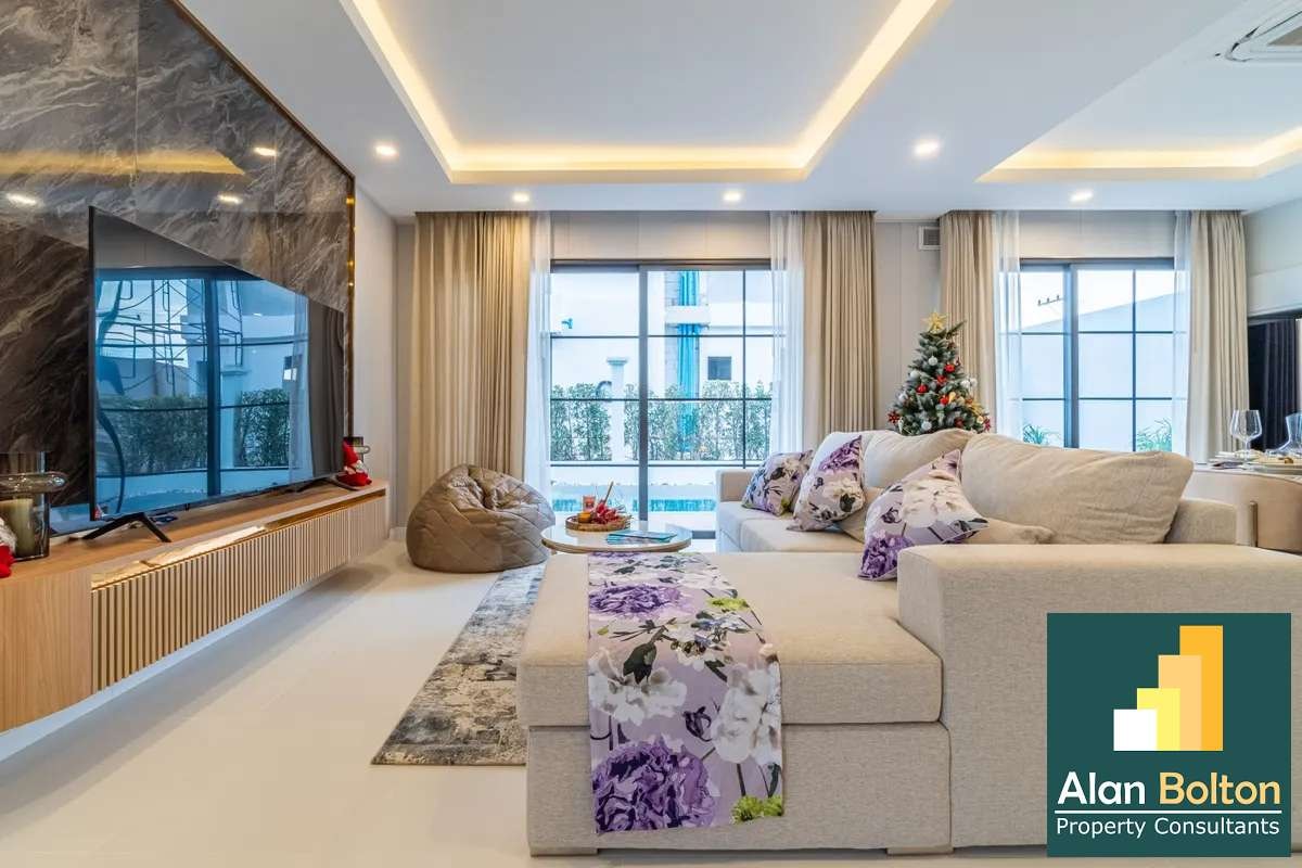 Newly Built 5-Bedroom Private Pool Villa, East Pattaya photo 5