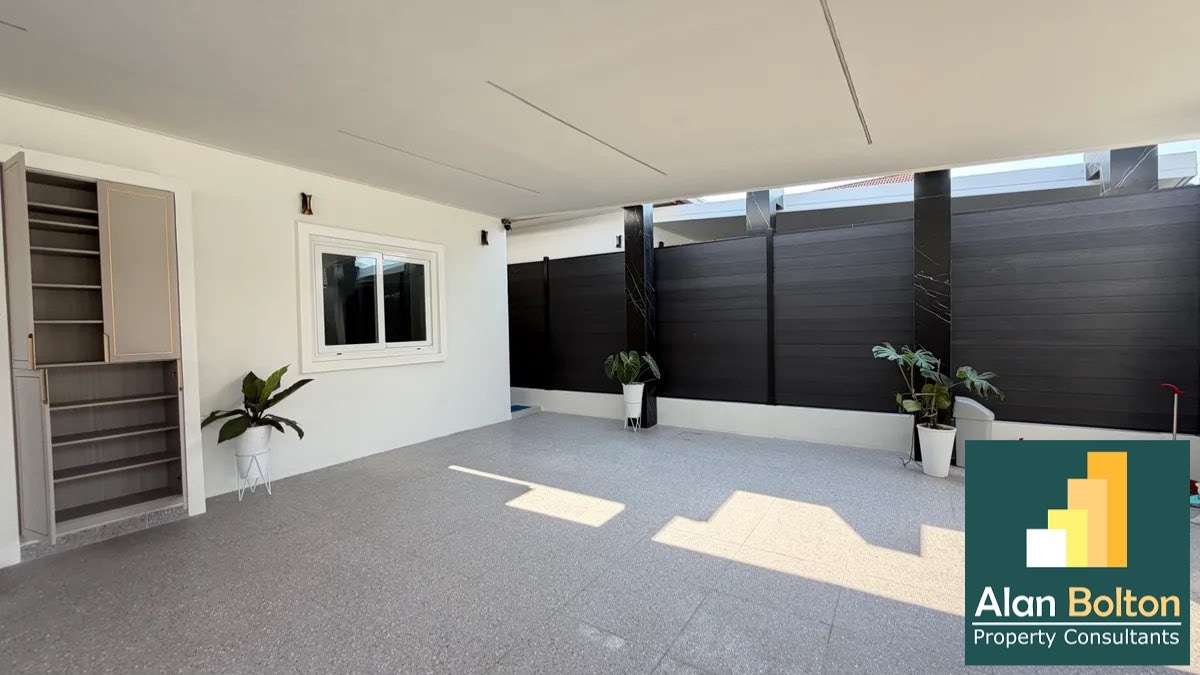 Luxurious Pool Villa For Sale In East Pattaya photo 5