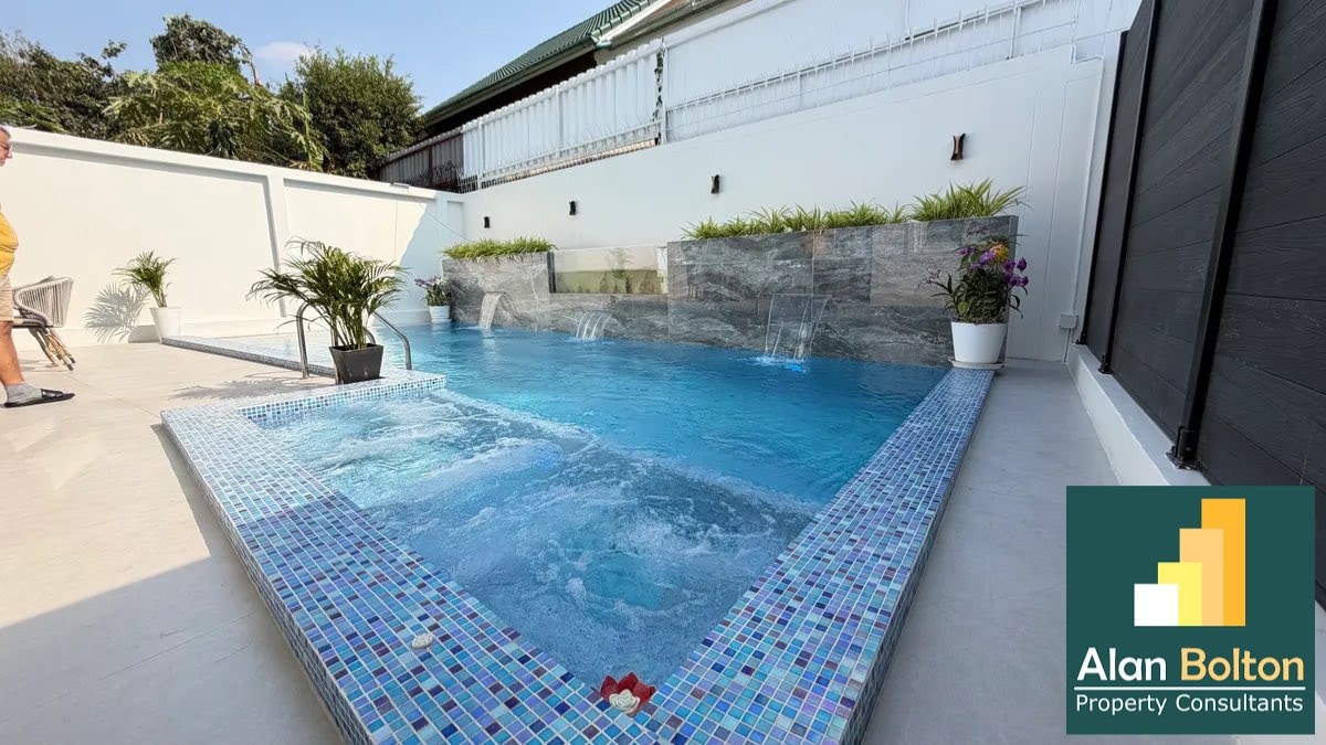 Luxurious Pool Villa For Sale In East Pattaya photo 8