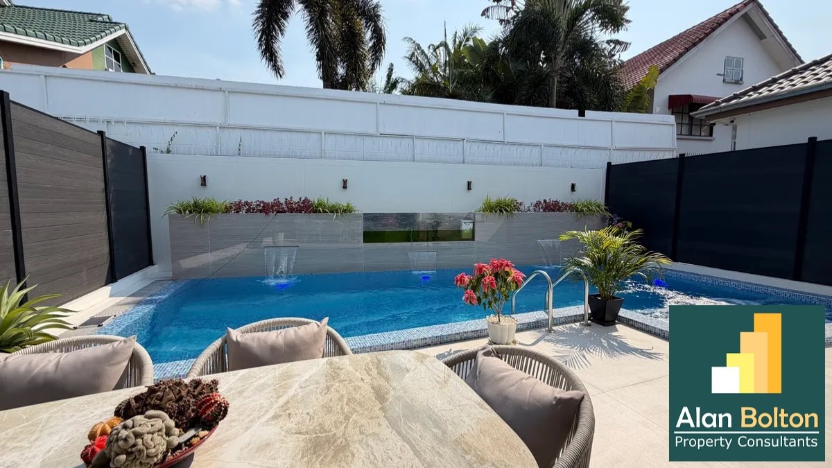 Luxurious Pool Villa For Sale In East Pattaya photo 14