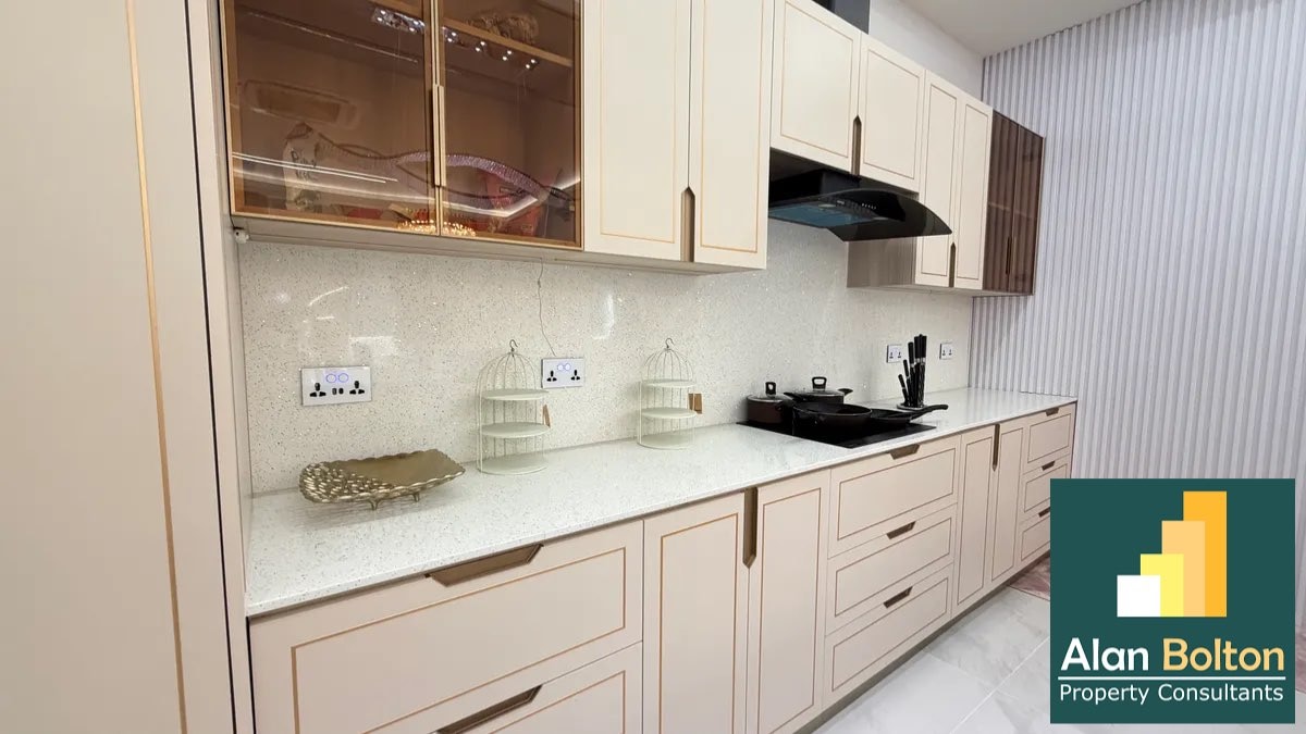 Luxurious Pool Villa For Sale In East Pattaya photo 9