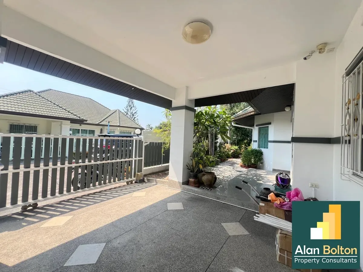Pool Villa for Rent 5 Bedrooms 4 Bathrooms in East Pattaya photo 2