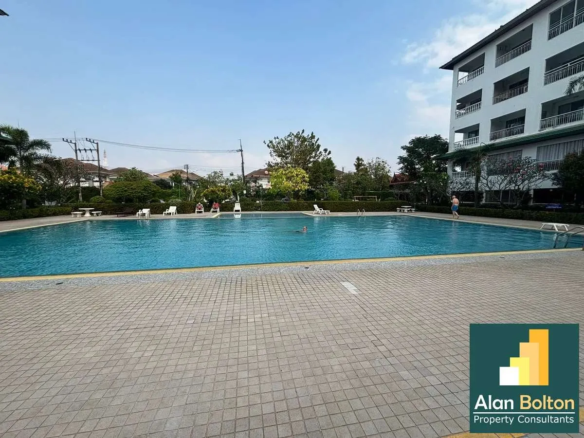 Newly Renovated Two Bedroom 1 Bathroom Unit in Popular Jomtien Condo photo 2