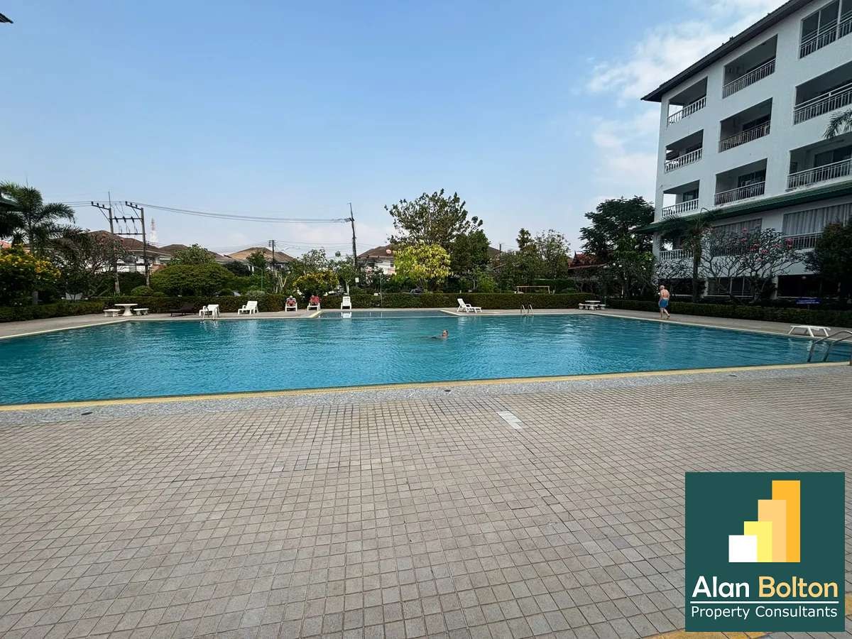 Newly Renovated Two Bedroom 1 Bathroom Unit in Popular Jomtien Condo