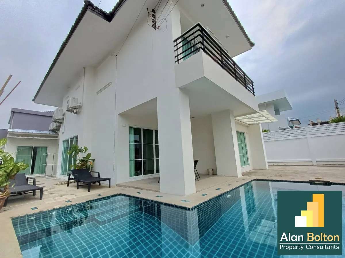 Pool Villa 6 bedrooms 6 bathrooms near Jomtien Beach for Sale/Rent