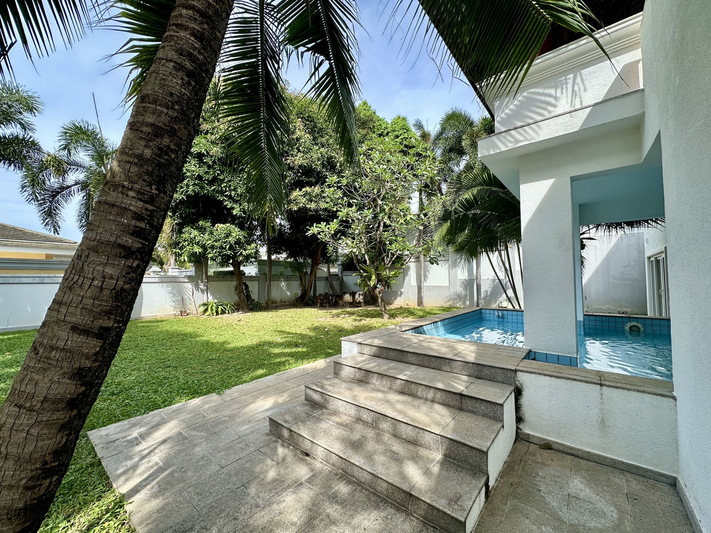 House For Sale photo 18