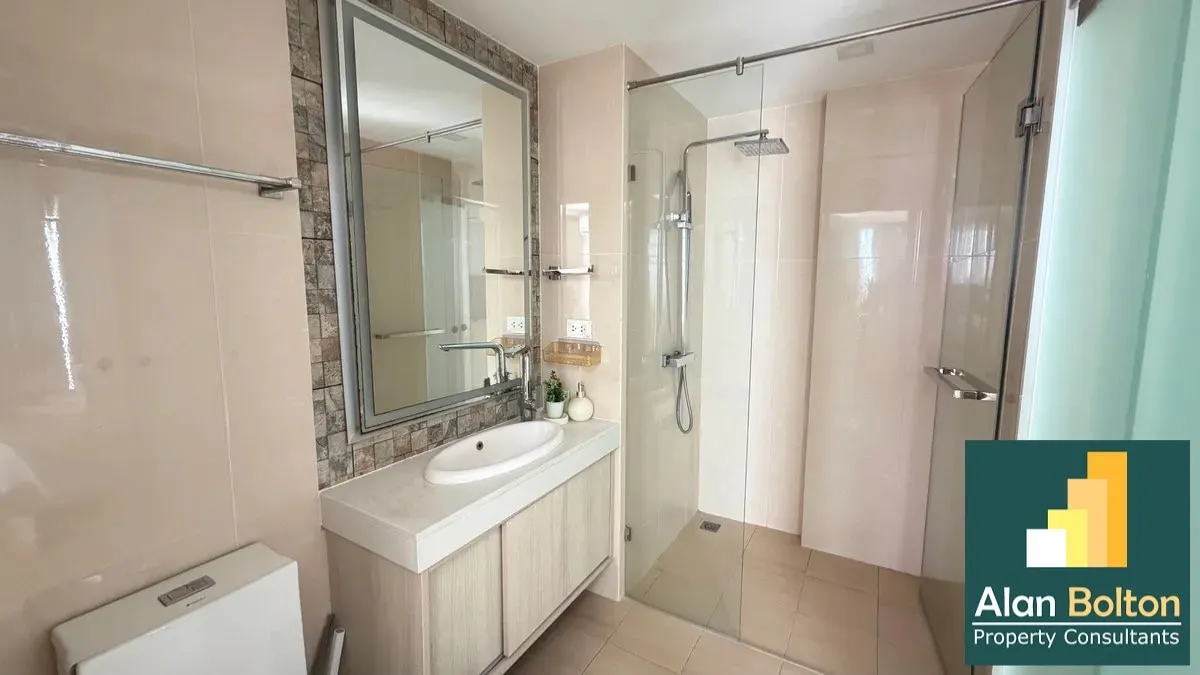 One bedroom condominium for rent in South Pattaya photo 5