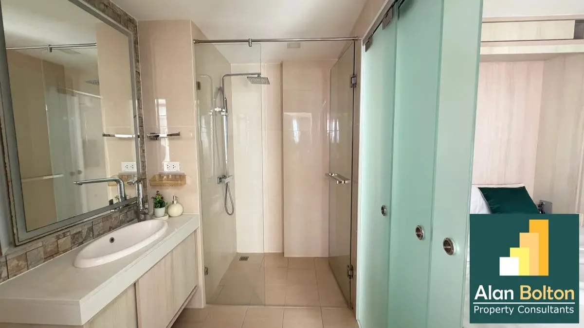 One bedroom condominium for rent in South Pattaya photo 9