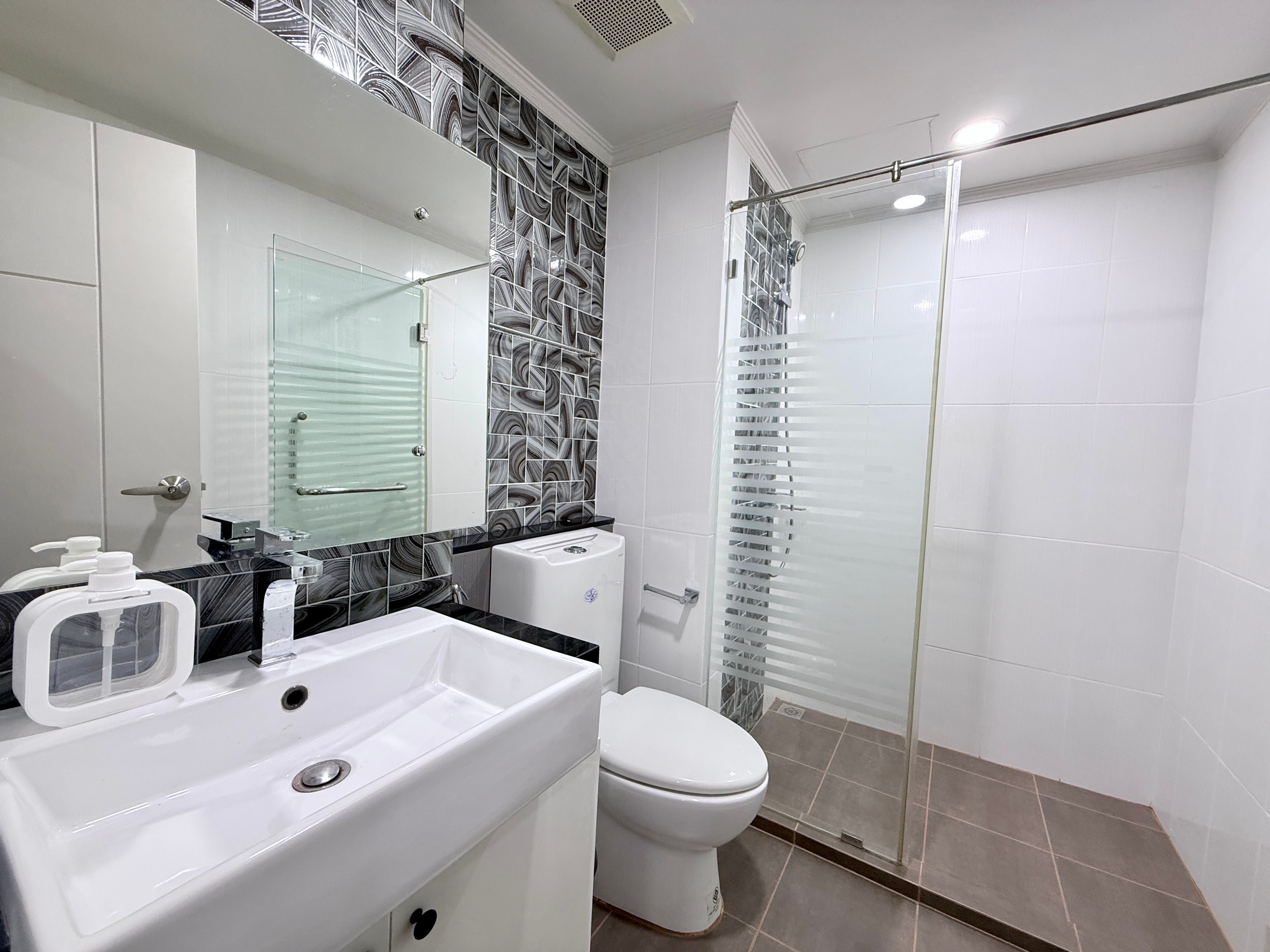 2 Bedroom 2 bathroom for sale photo 28