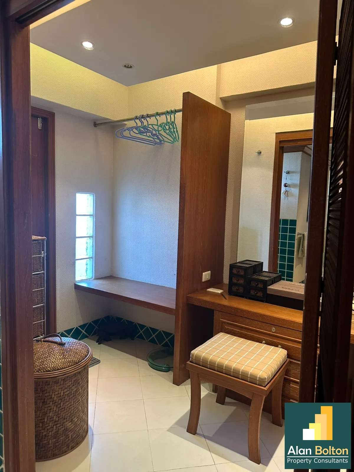 2 Bedroom 2 bathroom for sale photo 4