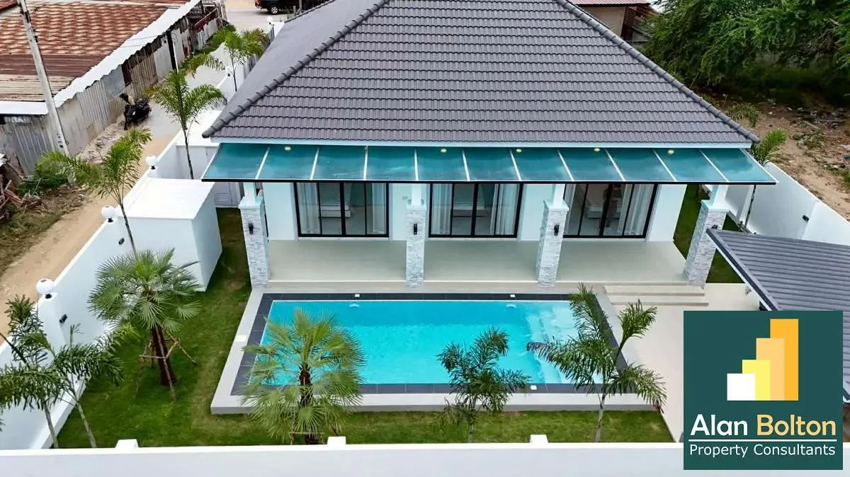 Luxury Pool villa 3 Bedrooms 3 Bathrooms in Huay yai