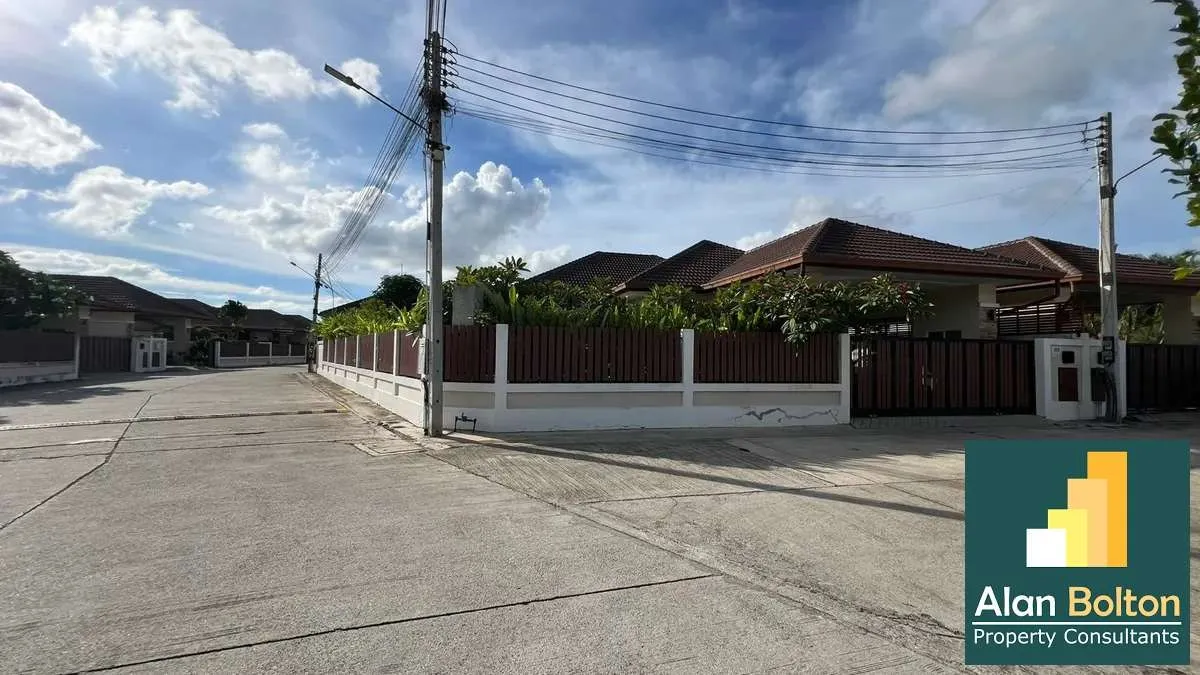 Pool villa for rent 3 Bedrooms 2 Bathrooms in Huay yai photo 2