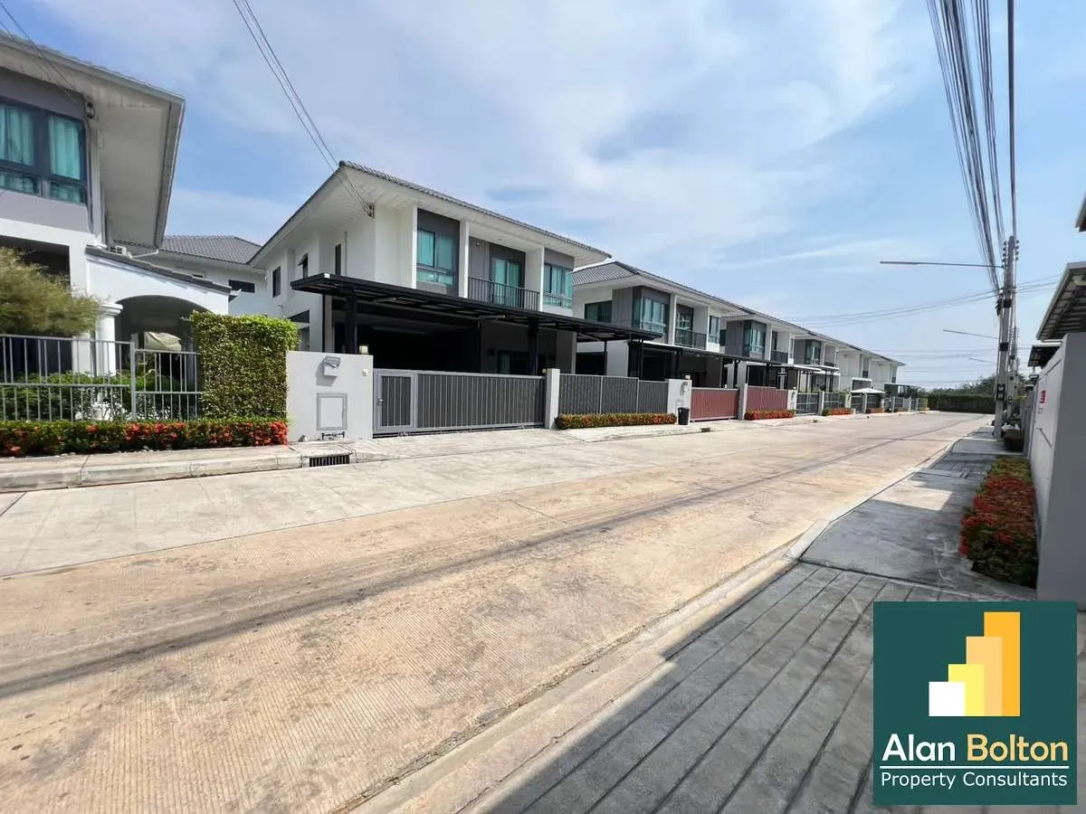 4 Bathrooms 3 Bathrooms in East Pattaya