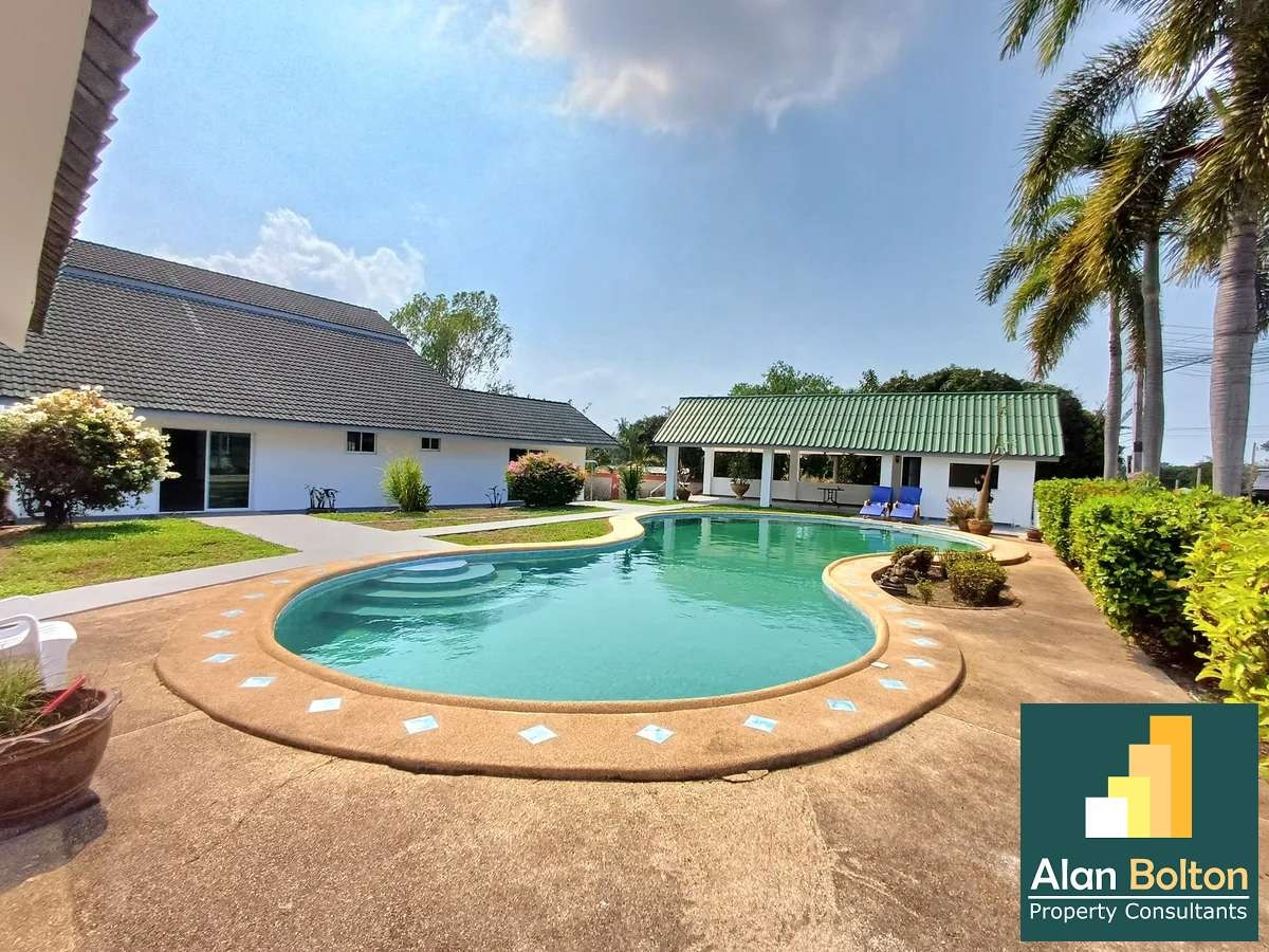 Spacious Private 6 Bed 7 Bath Pool Villa In East Pattaya