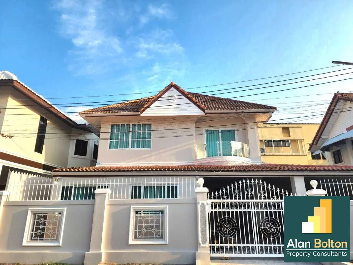Newly Renovated Brand-New 4 bedrooms, 3 bathrooms House (Pet Friendly) in South Pattaya for RENT photo 2