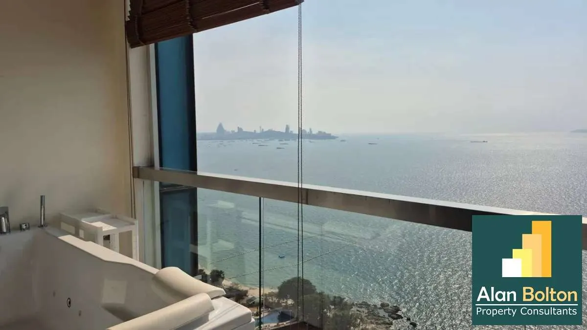 Beachfront condo For Sale in Wongamat