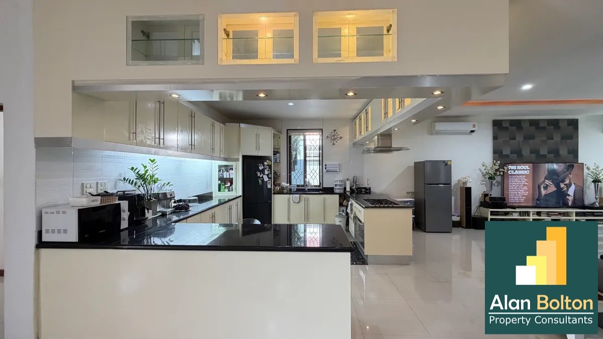 House For Sale Near Regent School Pattaya photo 3