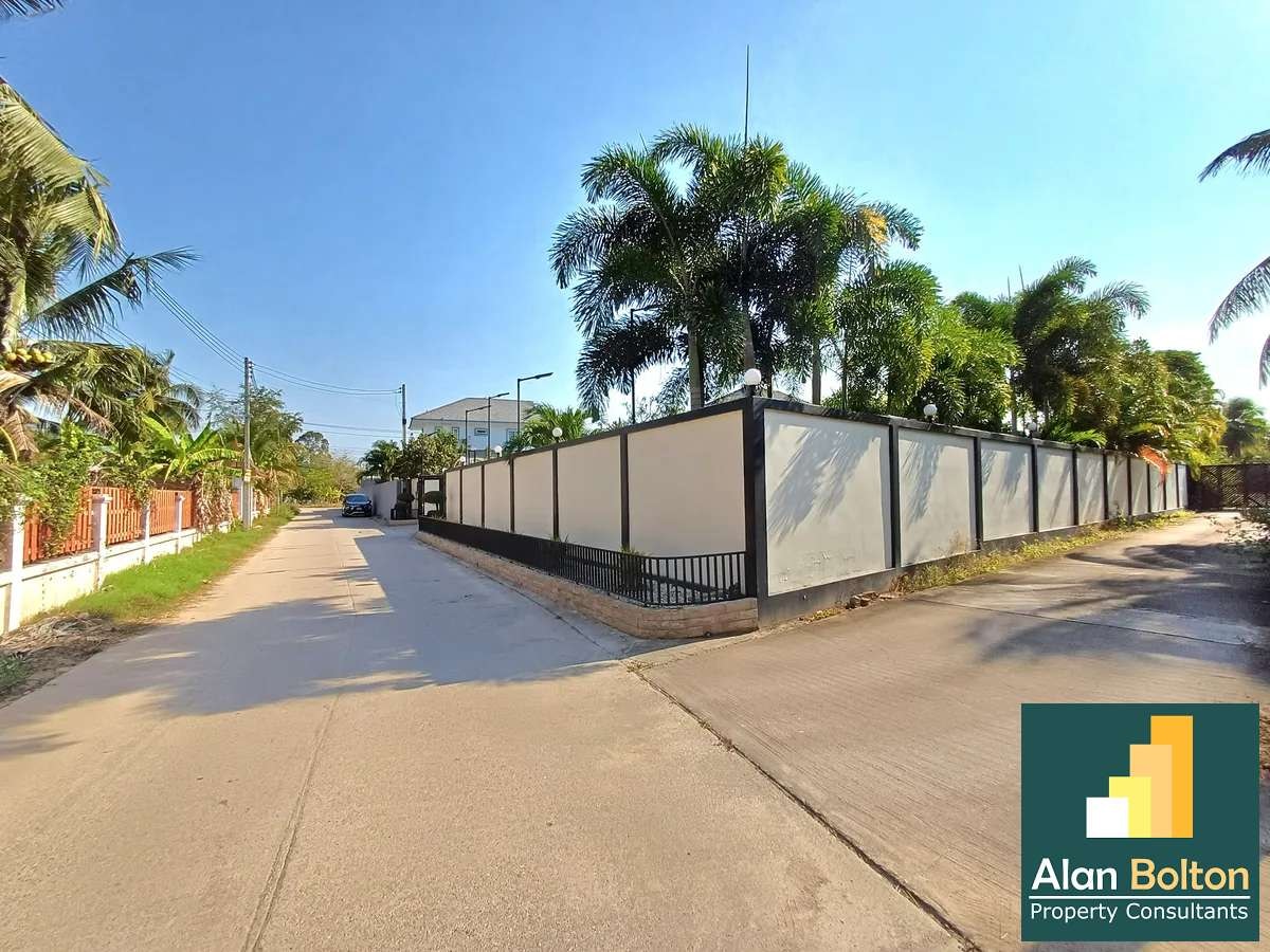 Beautiful Private Pool Villa 3 beds 3 baths in Huay Yai for SALE photo 19