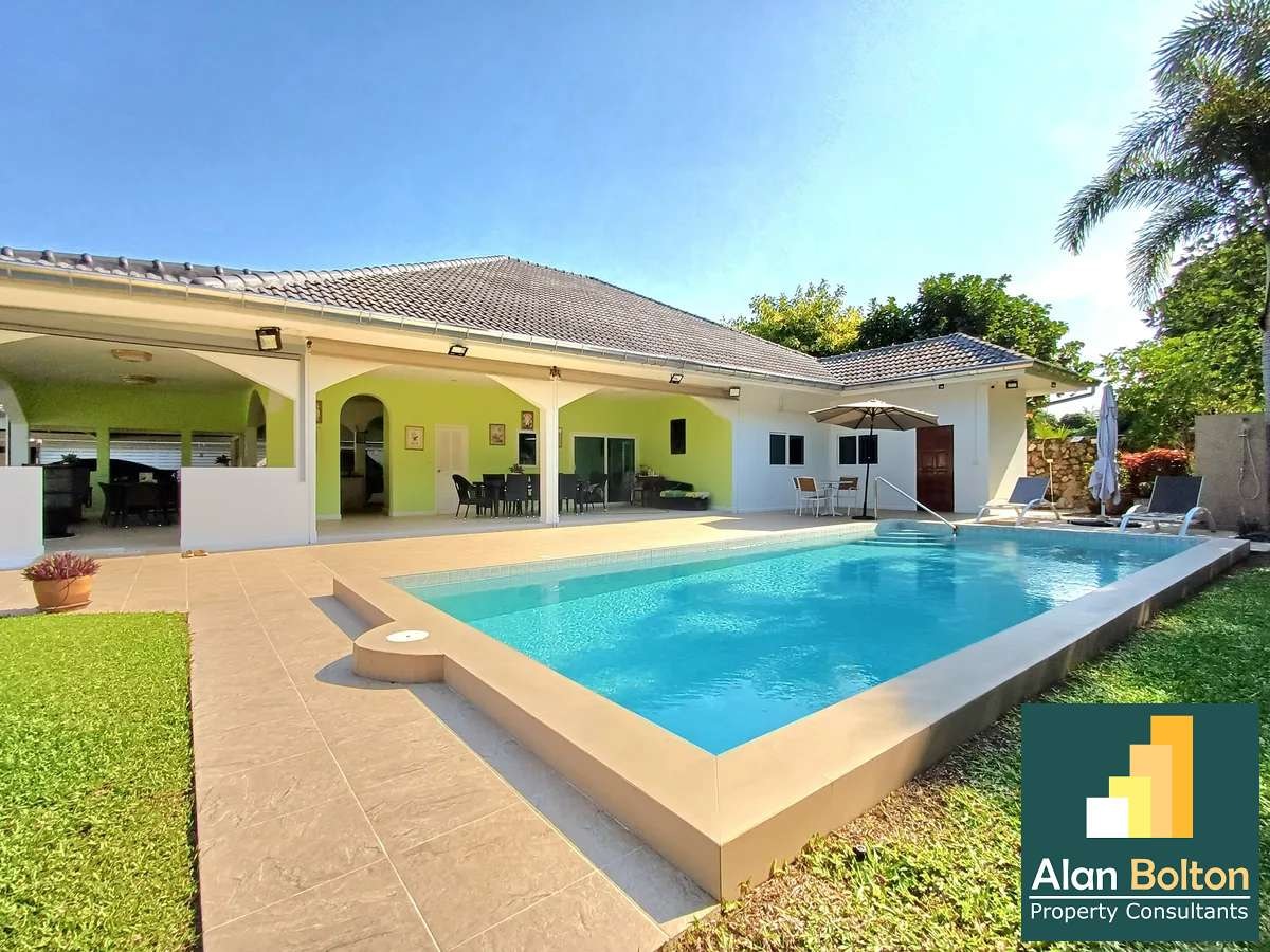 Beautiful Private Pool Villa 3 beds 3 baths in Huay Yai for SALE photo 7