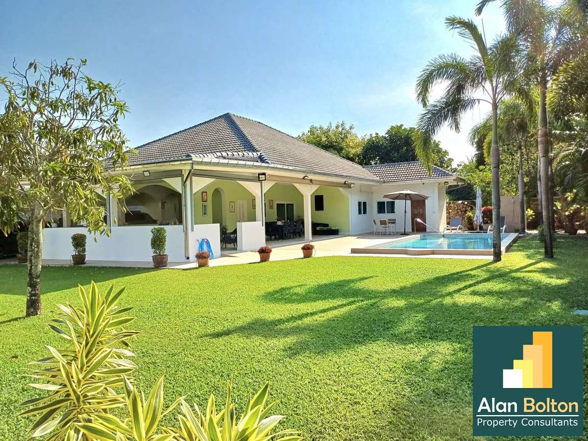Beautiful Private Pool Villa 3 beds 3 baths in Huay Yai for SALE photo 8