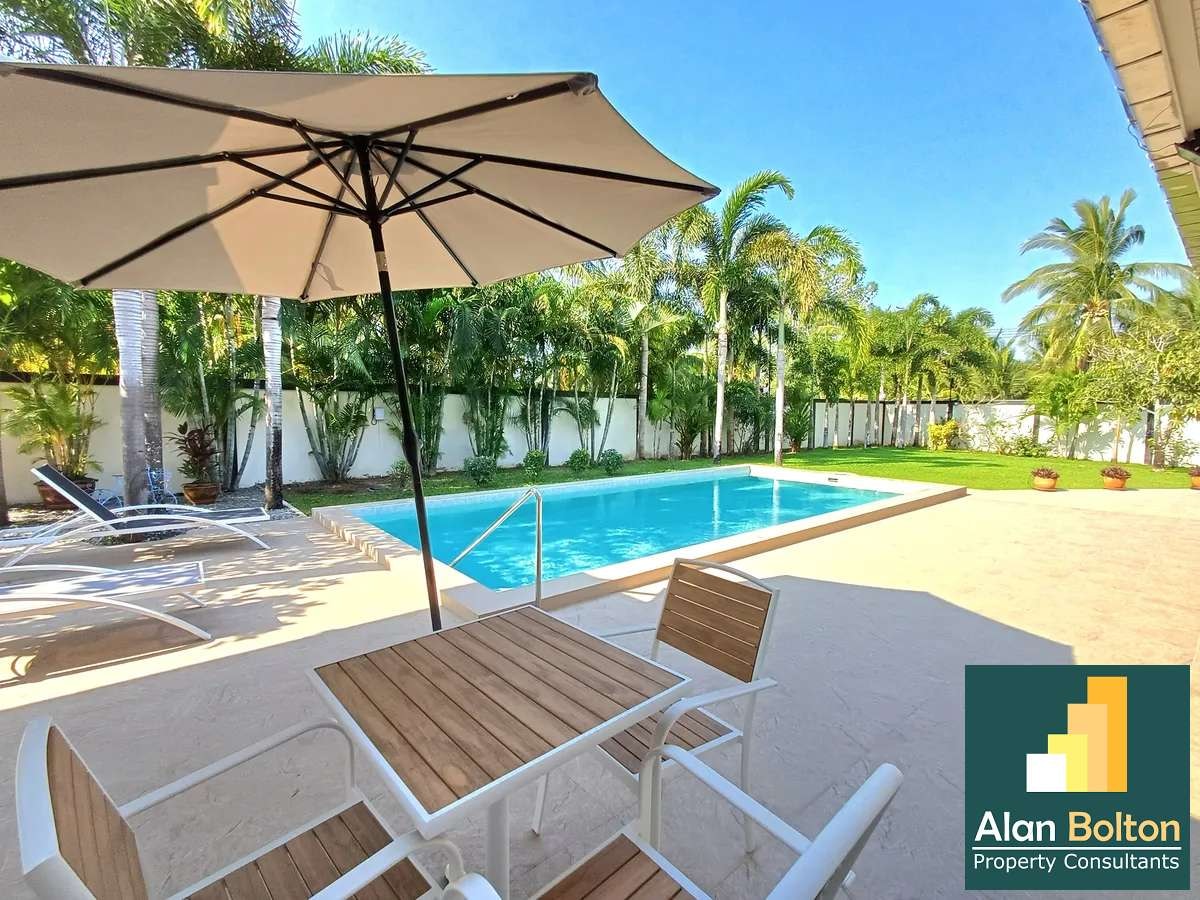 Beautiful Private Pool Villa 3 beds 3 baths in Huay Yai for SALE