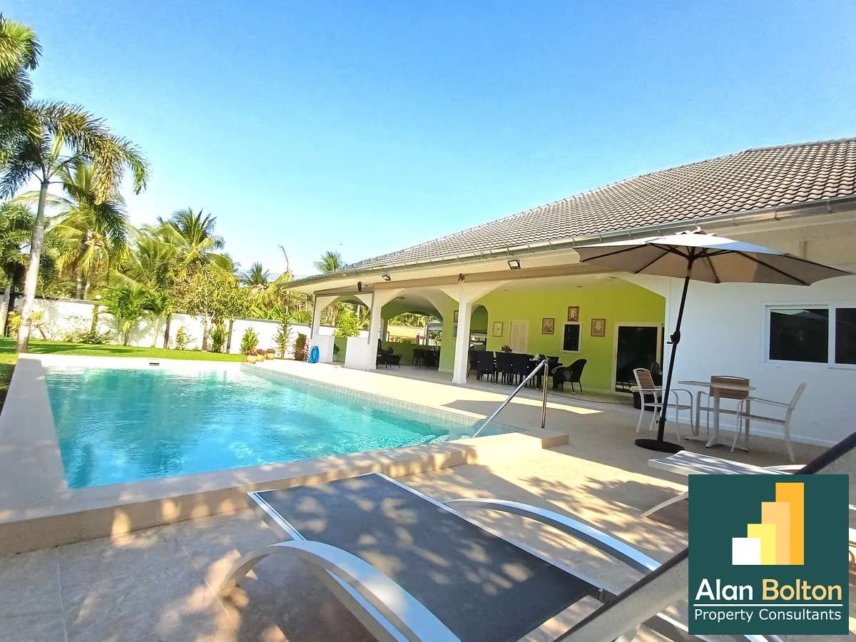 Beautiful Private Pool Villa 3 beds 3 baths in Huay Yai for SALE photo 4