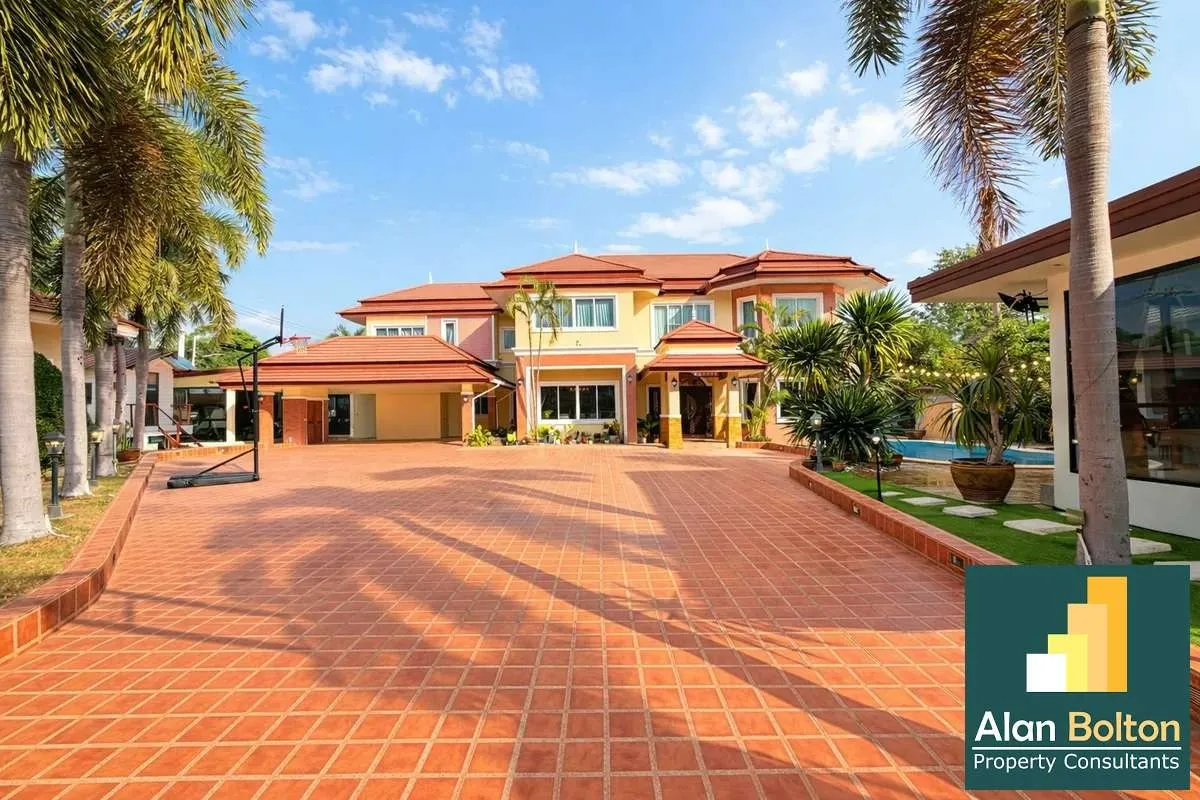 Platinum Villa House 7 Bedrooms For Sale Set on a Generous Approx 1,200 SQM Location Just Off The Main Road photo 2